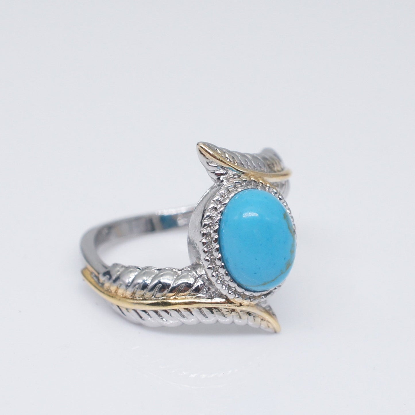 Zhen Rong vous souhaite de bonnes ventes pour ses nouveaux produits : Bague plume en turquoise verte incrustée extravagante de style européen et américain, bague colorée, bague de fiançailles.