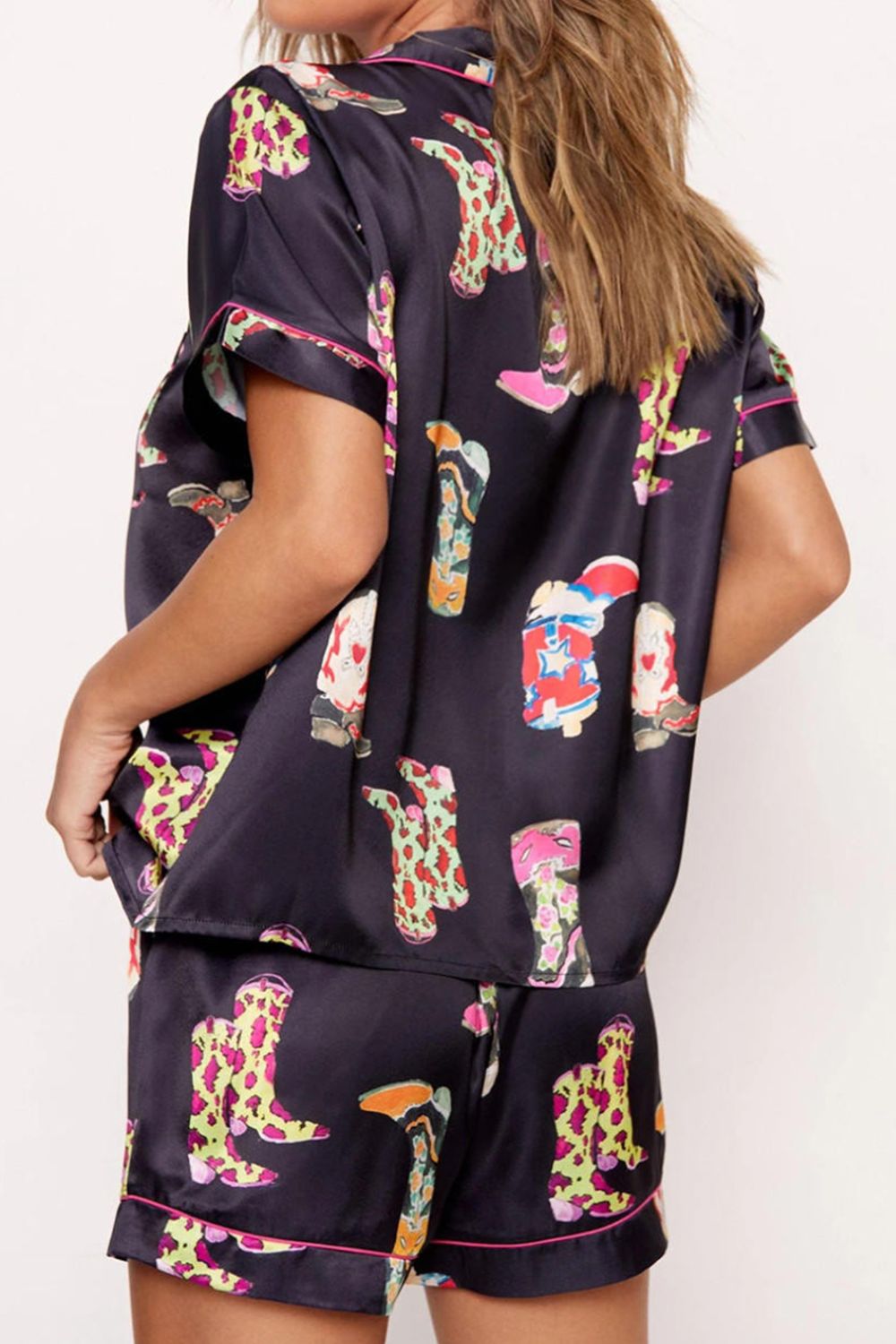 Conjunto de salón de top de manga corta con botones y estampado y pantalones cortos