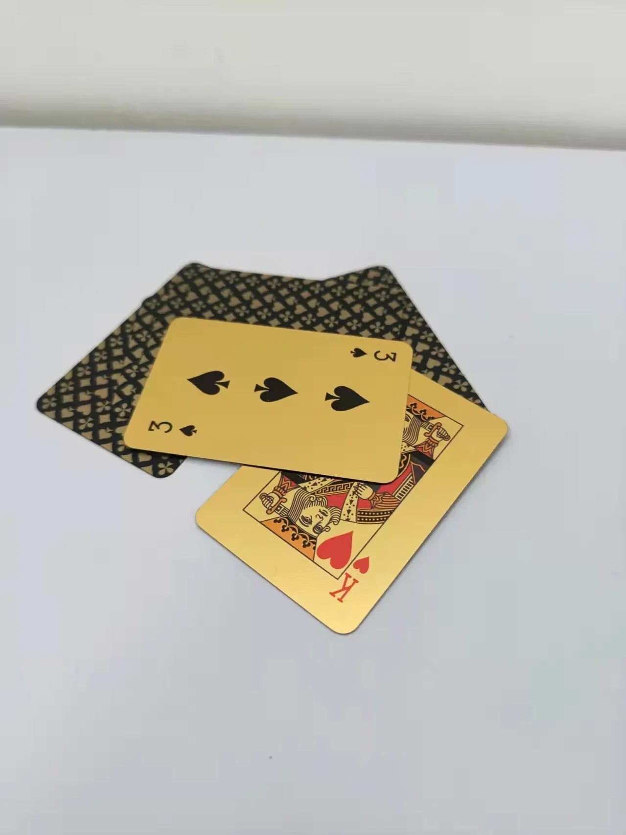 1 Baraja de cartas de póquer de plástico impermeable doradas en miniatura fáciles de llevar Juego de viaje