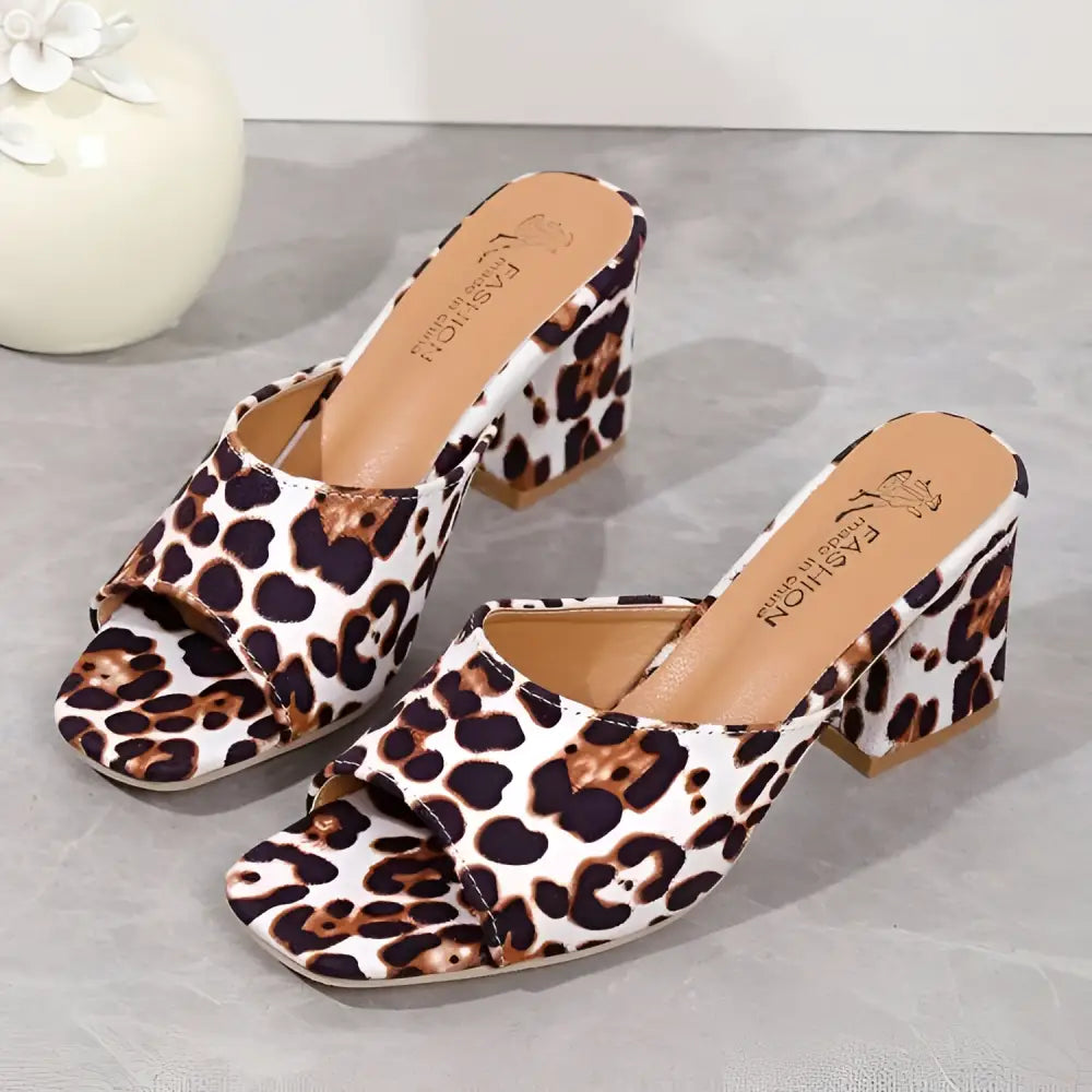 Sandalias Rojas de Leopardo con Punta Cuadrada y Tacón Ancho de Verano
