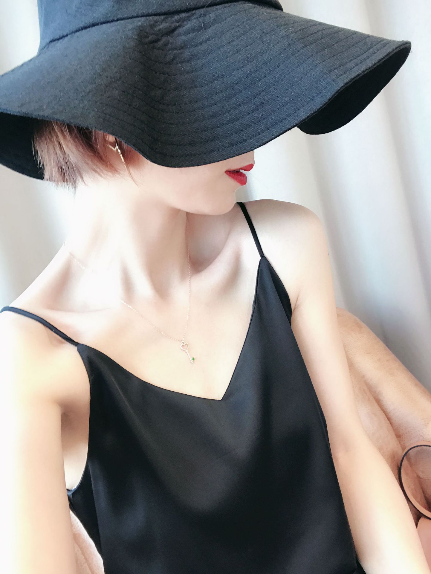 Silk V-Neck Sleeveless Women’s Tank Top – 7 Colors | S–2XL