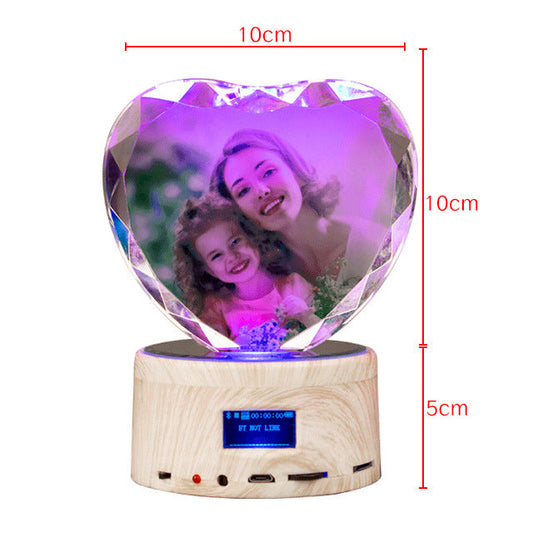 Altavoz Bluetooth de cristal con base de corazón de melocotón facetado