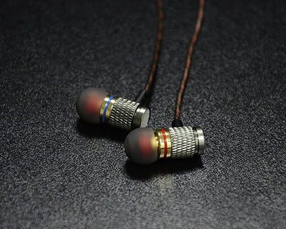 In-ear headphones metal subwoofer headphones mobile music MP3 bass explosion earplugs