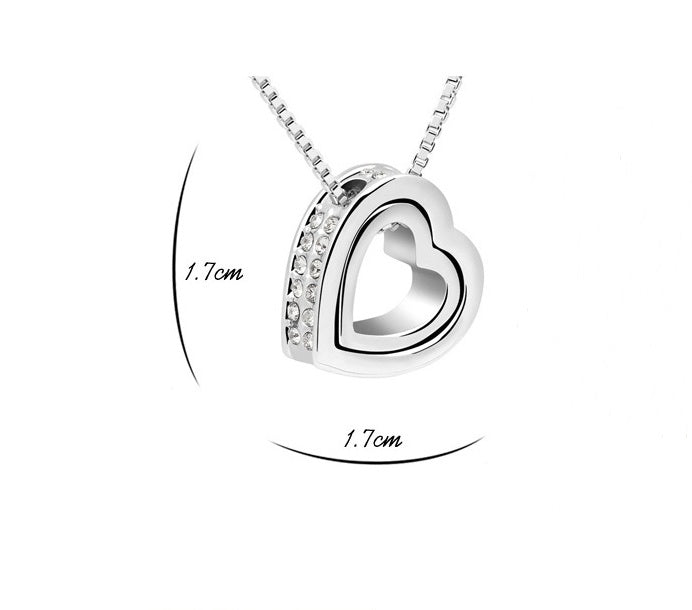Collar corto con colgante de corazón doble de cristal