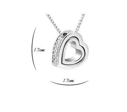 Collar corto con colgante de corazón doble de cristal