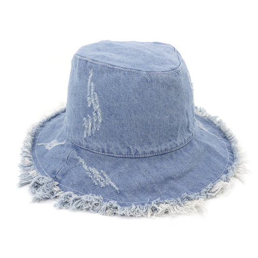 Grand chapeau de paille à dôme rigide