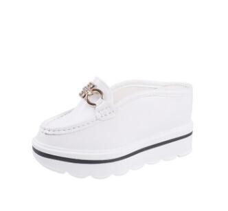 Verano nuevo producto 2021 Baotou zapatillas de tacón alto para mujer con cuña y suela gruesa, medias zapatillas tipo muffin con aumento interno, zapatos de mujer a la moda.