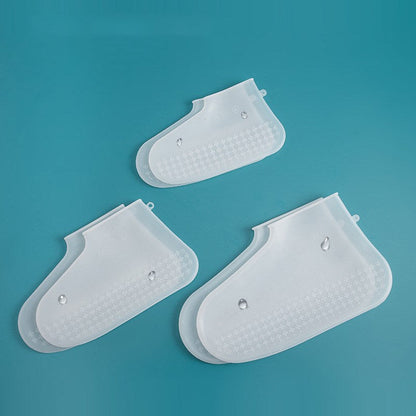 Les couvre-chaussures en silicone imperméables sont épais et durables par temps de pluie.