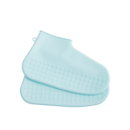 Les couvre-chaussures en silicone imperméables sont épais et durables par temps de pluie.