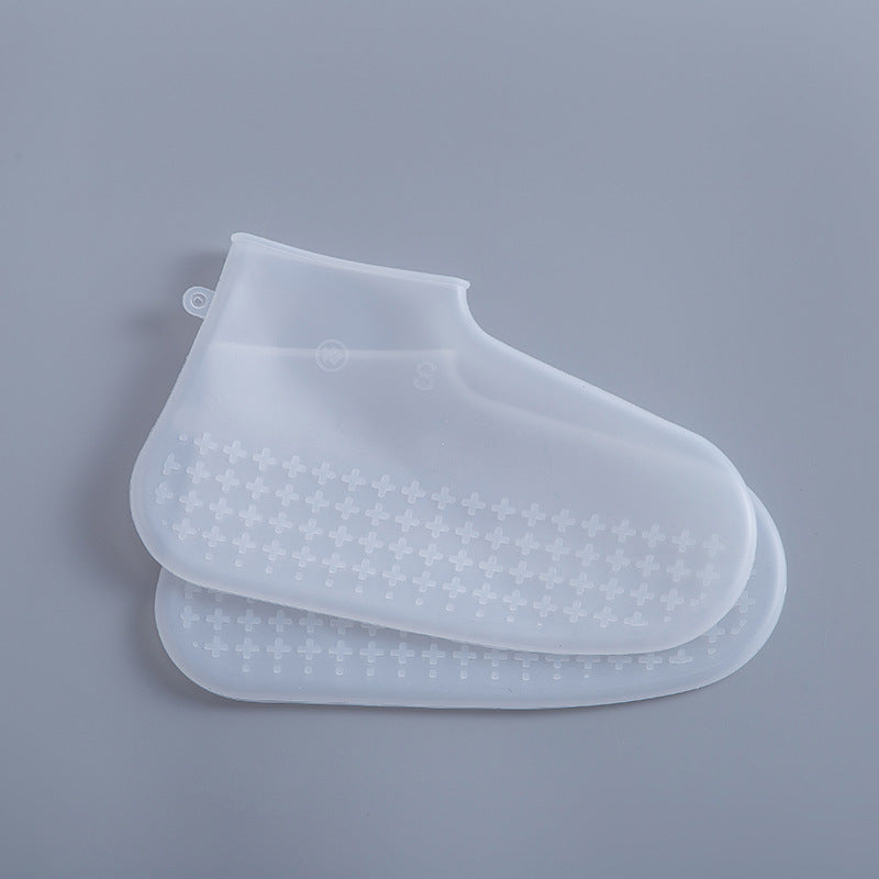 Les couvre-chaussures en silicone imperméables sont épais et durables par temps de pluie.