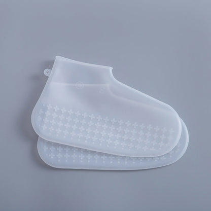 Les couvre-chaussures en silicone imperméables sont épais et durables par temps de pluie.