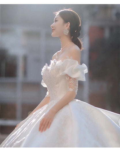 Robe de mariée principale en satin blanc, nouvelle robe de défilé de princesse, robe de mariée de tempérament, douce traîne.