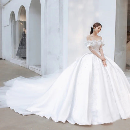 Robe de mariée principale en satin blanc, nouvelle robe de défilé de princesse, robe de mariée de tempérament, douce traîne.