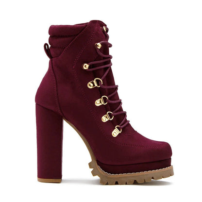 Nouveaux produits automne et hiver, bottines courtes pour femmes à talon aiguille ultra-haut de style européen et américain, avec rivets et plateforme imperméable.