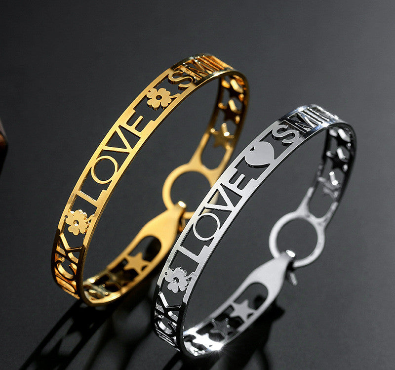 Bracelet en acier inoxydable doré avec alphabet, bracelet fin tendance "Love"