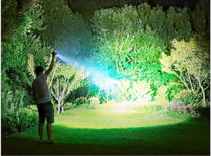 Lampe de poche puissante, rechargeable, zoom avec affichage de la puissance, ultra lumineuse et portable pour l'extérieur