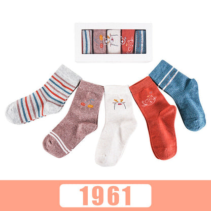 Cinq paires de chaussettes respirantes pour bébé à motif de dessins animés, pour l'automne et l'hiver.