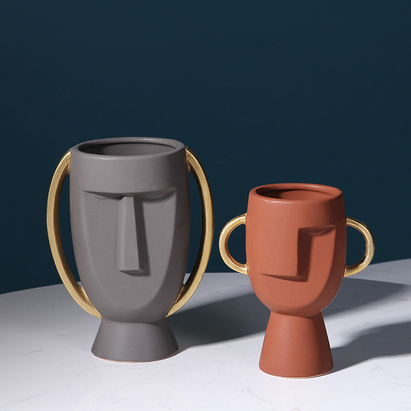 L'originalité du vase en céramique faciale de Northern Europe Limelight est contractuelle