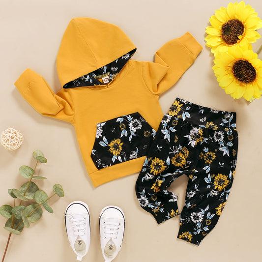 Ensemble deux pièces fille avec haut à capuche à manches longues de couleur unie et pantalon fleuri