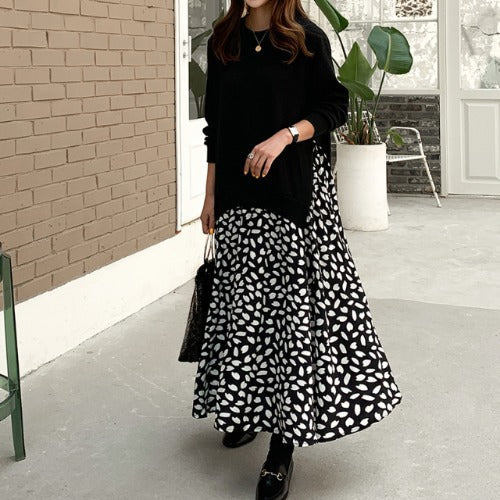 Robe longue grande taille à manches longues avec imprimé patchwork et grand ourlet.
