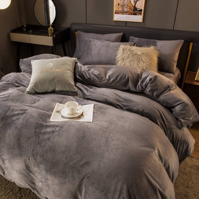 Juego de tres piezas de franela gruesa para cama con superficie y dobladillo para cama doble
