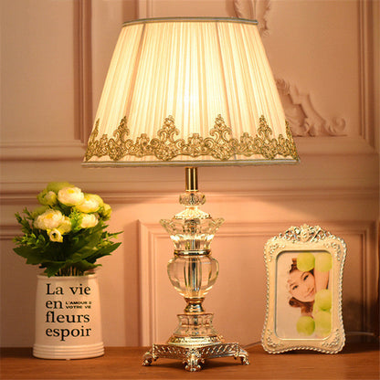 Lampe de table en cristal dimmable, idéale pour la chambre à coucher ou la table de chevet.