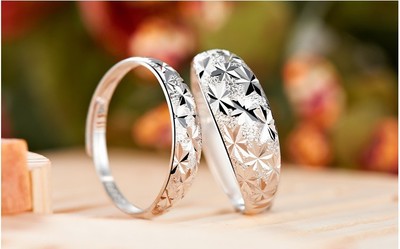 Anillo de plata de las estrellas