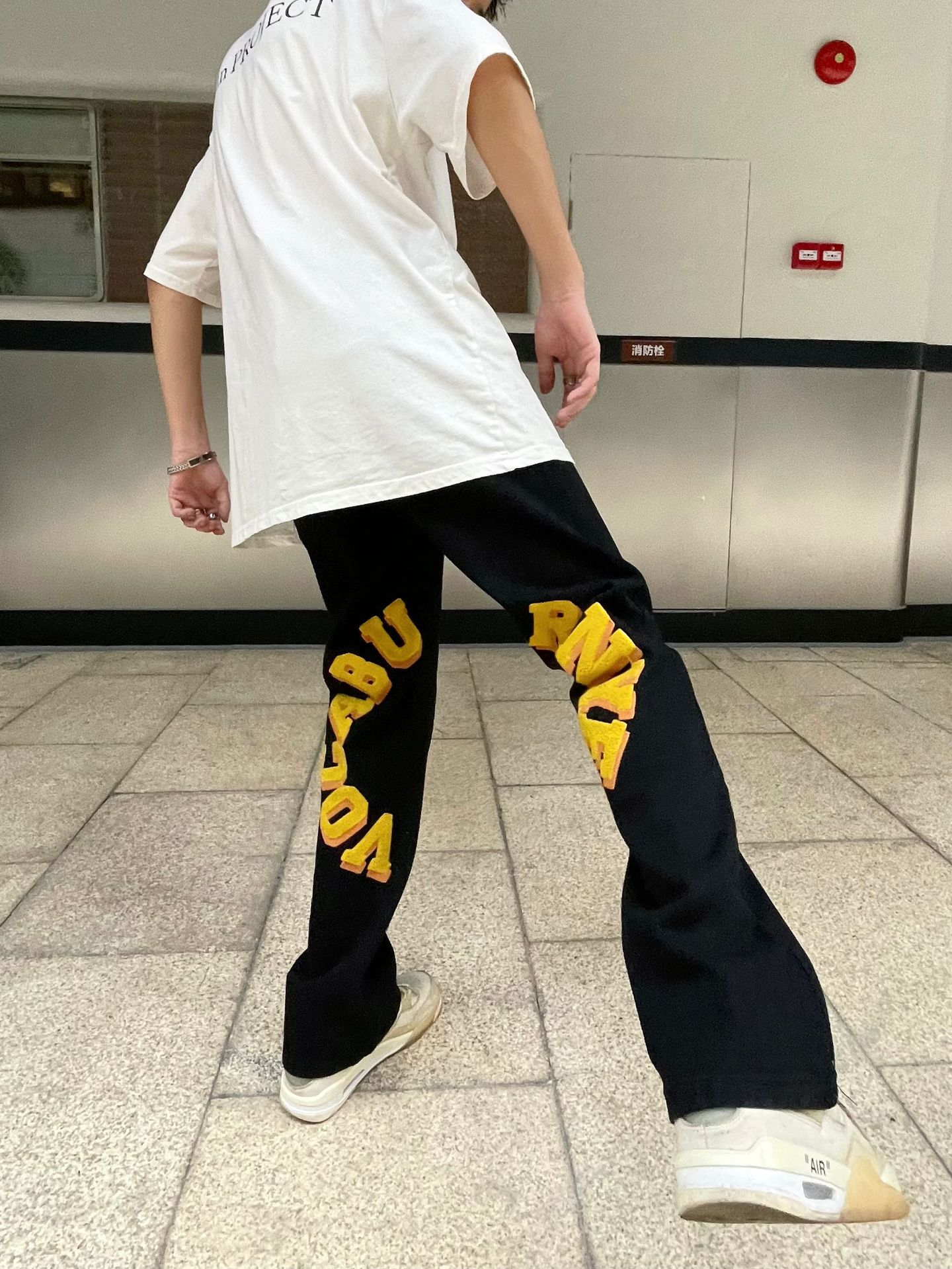 Pantalon en jean brodé avec serviette pour homme et femme