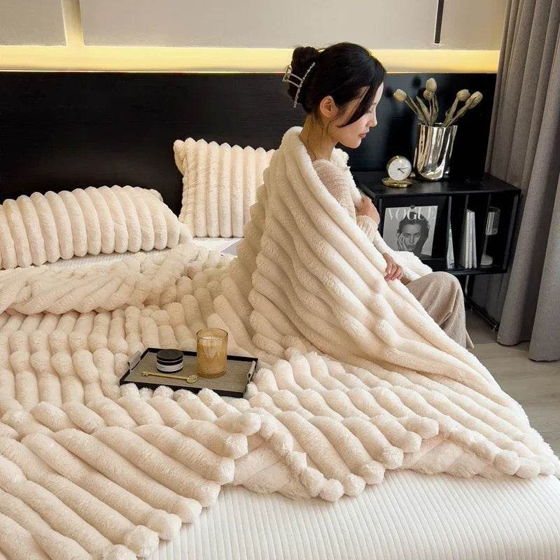 Luxurious All-Season Faux Rabbit Fur Throw Blanket – Ultra-Soft Flannel, Warm & Cozy for Couch, Bed, and Travel