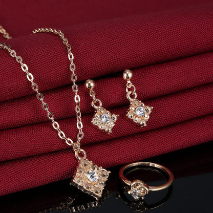 Collier, boucles d'oreilles, bague en diamant, bijoux pour femme, parure de bijoux de mariage carrée en gros