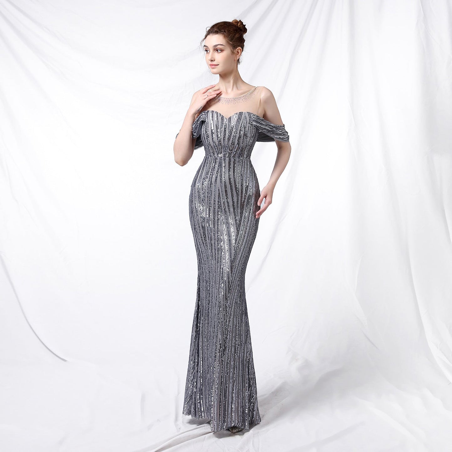 Longue robe à paillettes avec fente avant et arrière