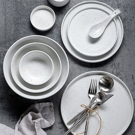 Vaisselle en porcelaine : bol, assiette, cuillère