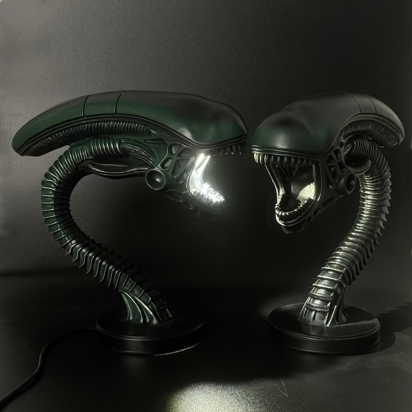 Lampe de bureau USB tête d'extraterrestre – Veilleuse de science-fiction en résine pour chambre, bureau et décoration d'Halloween