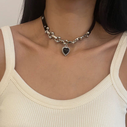 European And American Personalized Black Heart Necklace Choker