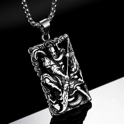 Pendentif en acier au titane ajouré motif Guan Gong