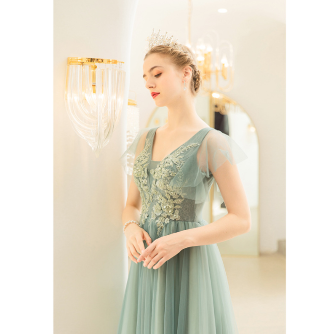 Nouvelle robe de mariée vert clair pour porter un toast