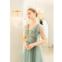 Nouvelle robe de mariée vert clair pour porter un toast