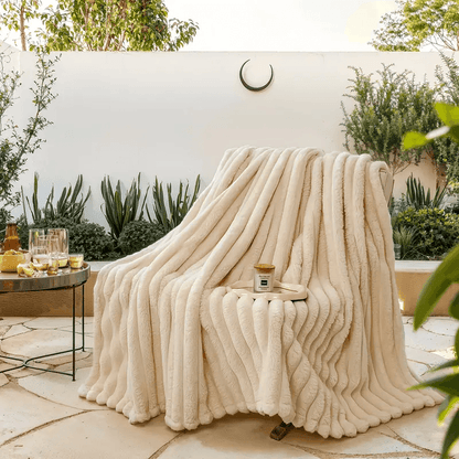 Luxurious All-Season Faux Rabbit Fur Throw Blanket – Ultra-Soft Flannel, Warm & Cozy for Couch, Bed, and Travel