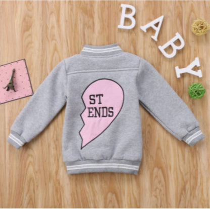 ABRIGO GRUESO INFANTIL GRIS LETRAS CORAZÓN DERECHO SUPERIOR