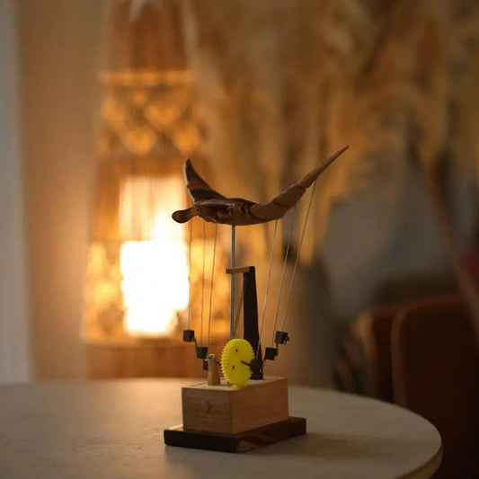 Raie Manta en bois sculptée à la main en mouvement