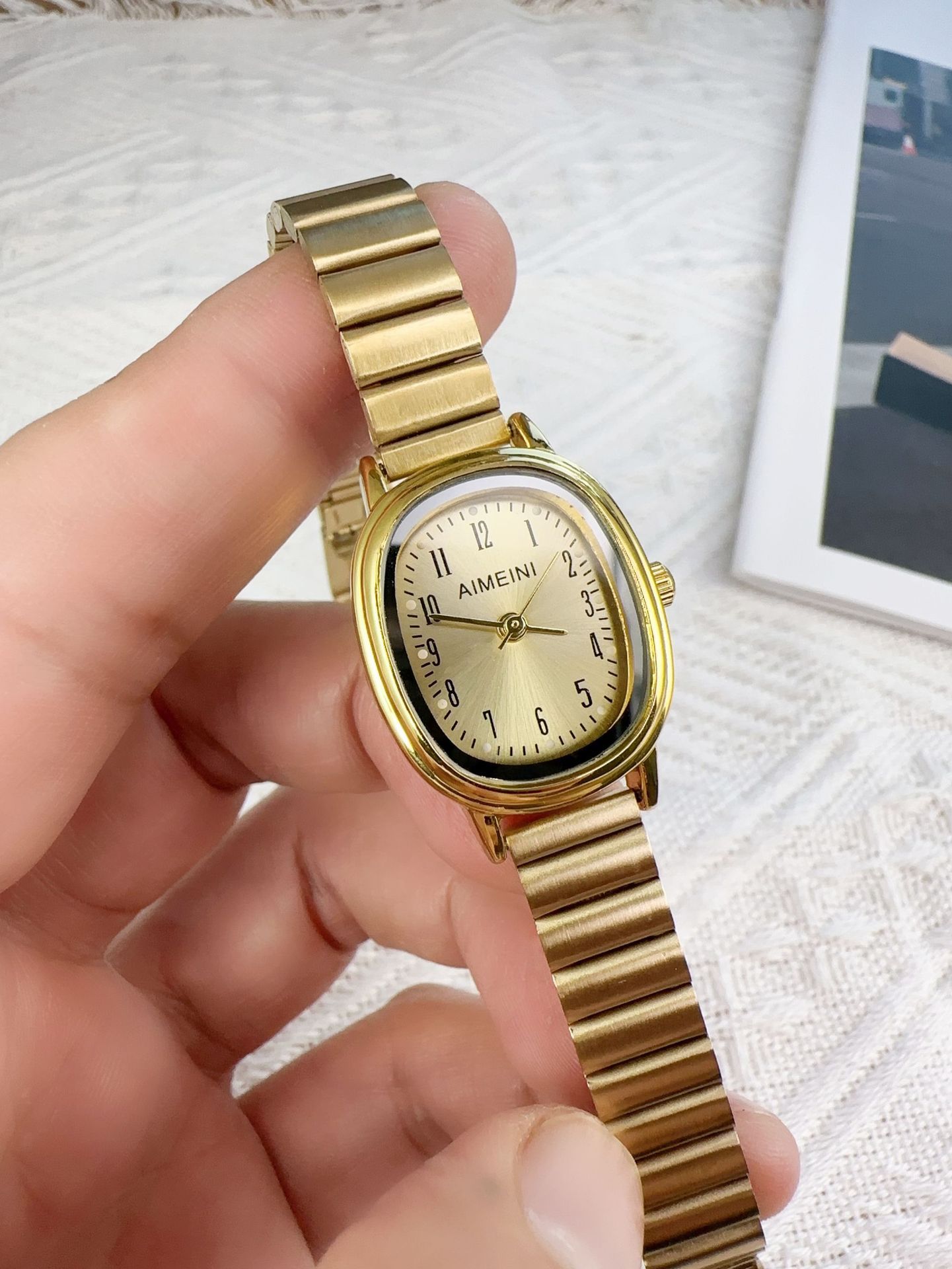 Oval Disk Women's Retro Digital Simple Watch