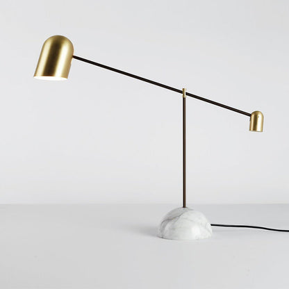 Lámpara de mesa de hotel, modelo de metal y mármol simple