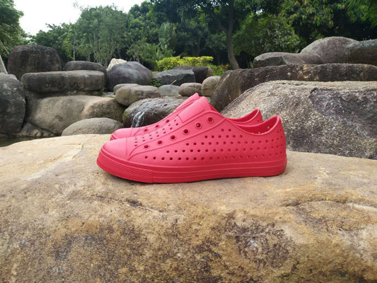 Zapatos con agujeros de la marca Smiling Miller