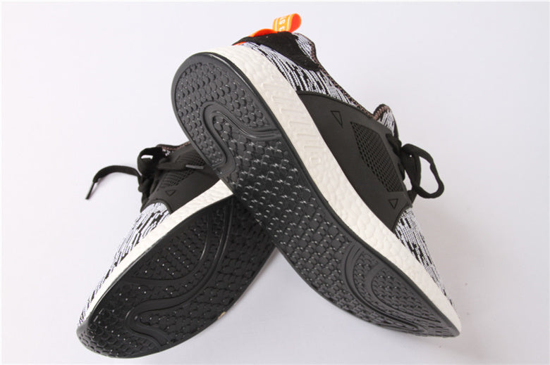 Chaussures de course tissées volantes