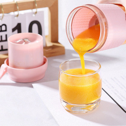 Usb rechargeable portable juice machine