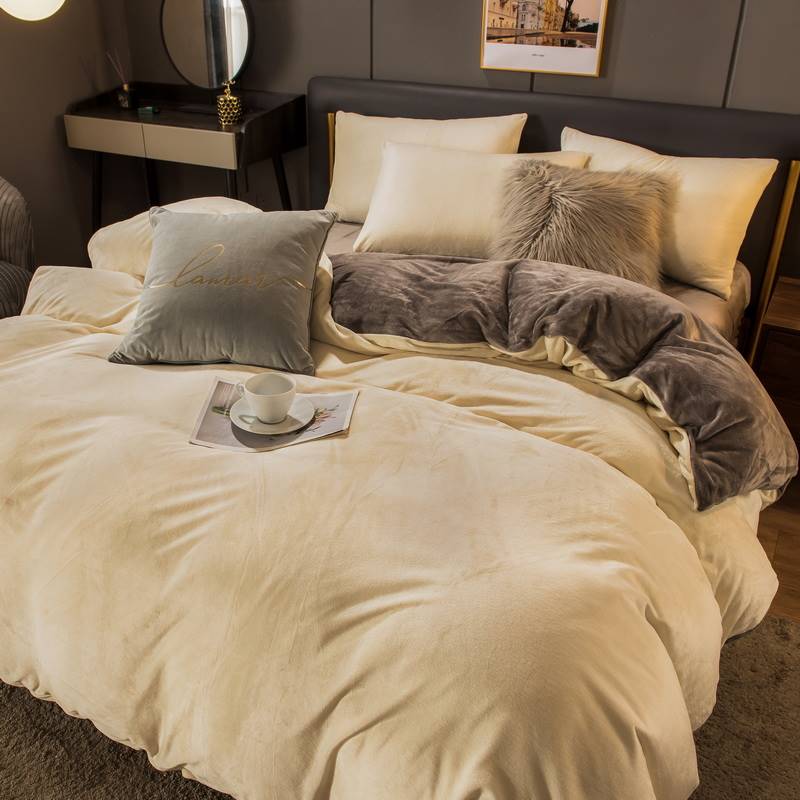 Juego de tres piezas de franela gruesa para cama con superficie y dobladillo para cama doble