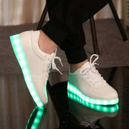 Chaussures lumineuses colorées pour amoureux Chaussures lumineuses Chaussures décontractées Chaussures à planche rechargeables par USB