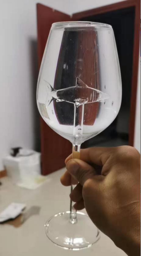 Verres à vin rouge avec requin à l'intérieur Verres à pied en verre transparent sans plomb pour la maison, le bar, les fêtes HFing