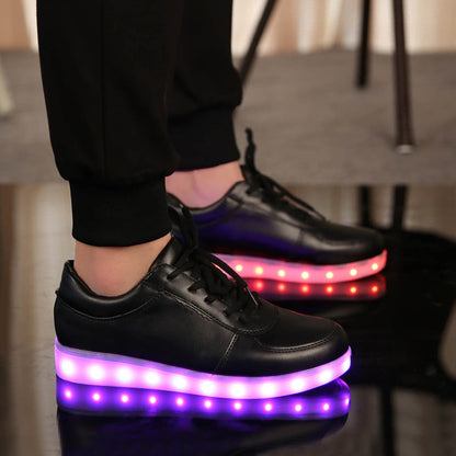 Chaussures lumineuses colorées pour amoureux Chaussures lumineuses Chaussures décontractées Chaussures à planche rechargeables par USB