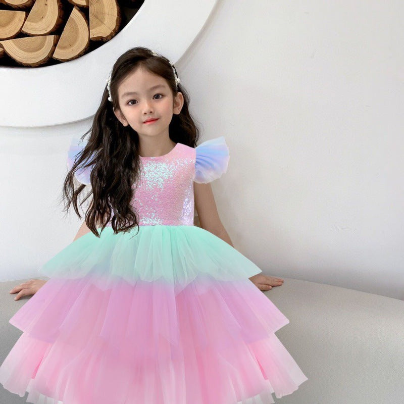 Robe de princesse à la mode pour filles avec parapluie.